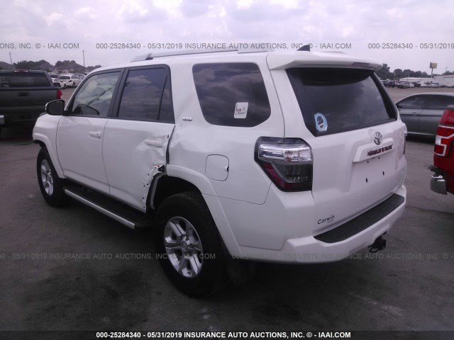 JTEBU5JR4J5506938 - 2018 TOYOTA 4RUNNER SR5 PREM/LTDL/TRAIL/TRD WHITE photo 3