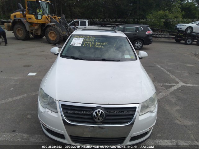 WVWJK73C69P013028 - 2009 VOLKSWAGEN PASSAT TURBO WHITE photo 6