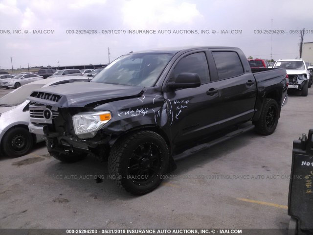 5TFEM5F18HX115715 - 2017 TOYOTA TUNDRA CREWMAX SR5 GRAY photo 2