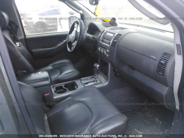 5N1AR18U16C676970 - 2006 NISSAN PATHFINDER LE/SE/XE GRAY photo 5