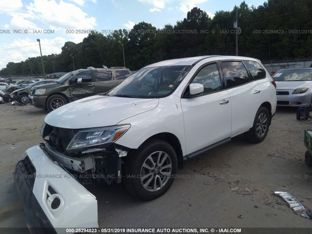 5N1AR2MN4DC658058 - 2013 NISSAN PATHFINDER S/SV/SL/PLATINUM WHITE photo 2