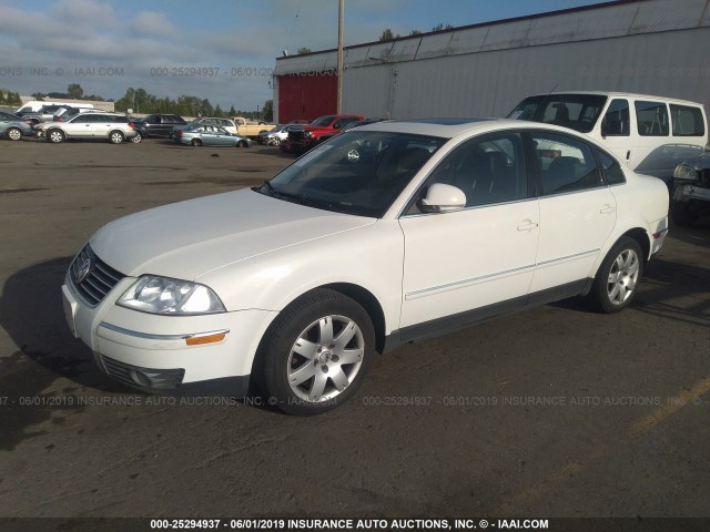 WVWAE63B85E042769 - 2005 VOLKSWAGEN PASSAT GLS TDI WHITE photo 2