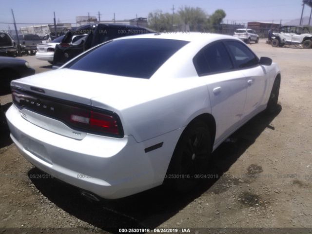 2C3CDXJG7EH328318 - 2014 DODGE CHARGER SXT White photo 4