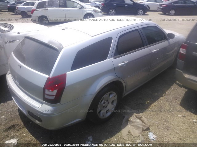 2D4FV47T27H886222 - 2007 DODGE MAGNUM SE SILVER photo 4