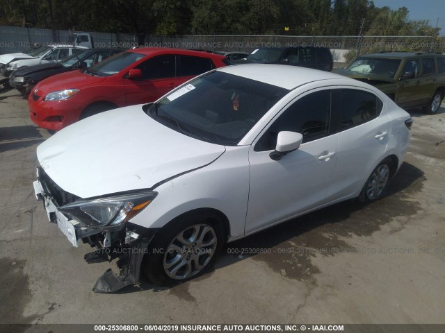 3MYDLBZV9GY113630 - 2016 TOYOTA SCION IA WHITE photo 2