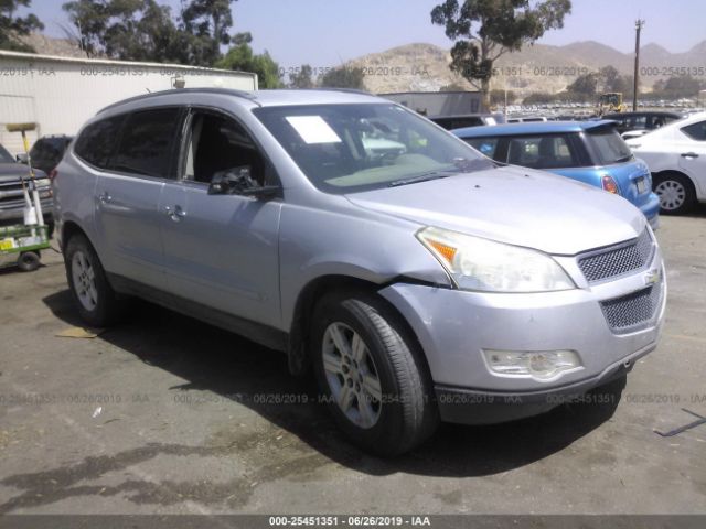 1GNLRFED3AS109258 - 2010 CHEVROLET TRAVERSE LT Silver photo 1