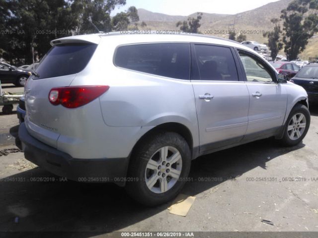 1GNLRFED3AS109258 - 2010 CHEVROLET TRAVERSE LT Silver photo 4