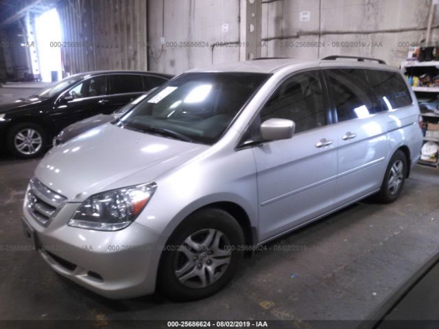 5FNRL38405B000905 - 2005 HONDA ODYSSEY EX Silver photo 2