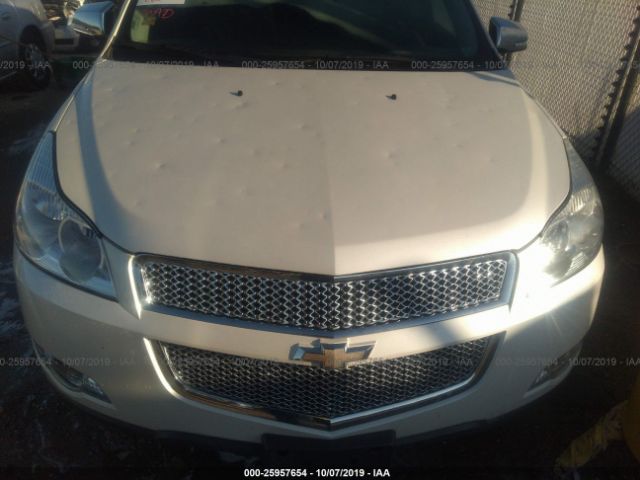 1GNKVGED5CJ317230 - 2012 CHEVROLET TRAVERSE LT White photo 6