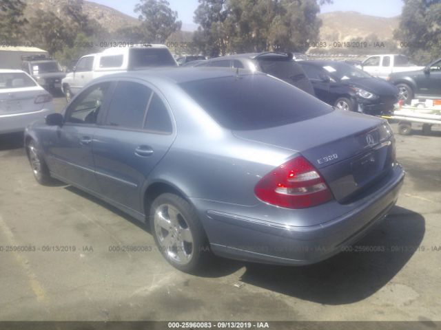 WDBUF65JX4A491700 - 2004 MERCEDES-BENZ E 320 Blue photo 3