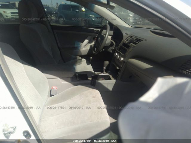 4T1BF3EK3BU706521 - 2011 TOYOTA CAMRY SE/LE/XLE 白色 照片 5