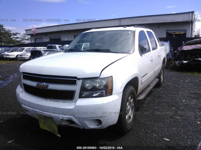 3GNTKEE39BG179104 - 2011 CHEVROLET AVALANCHE LS White photo 2