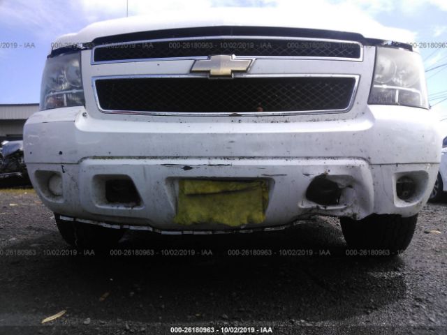 3GNTKEE39BG179104 - 2011 CHEVROLET AVALANCHE LS White photo 6