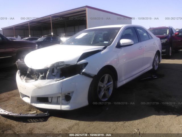 4T1BF1FK9DU703435 - 2013 TOYOTA CAMRY L/SE/LE/XLE 白色 照片 2