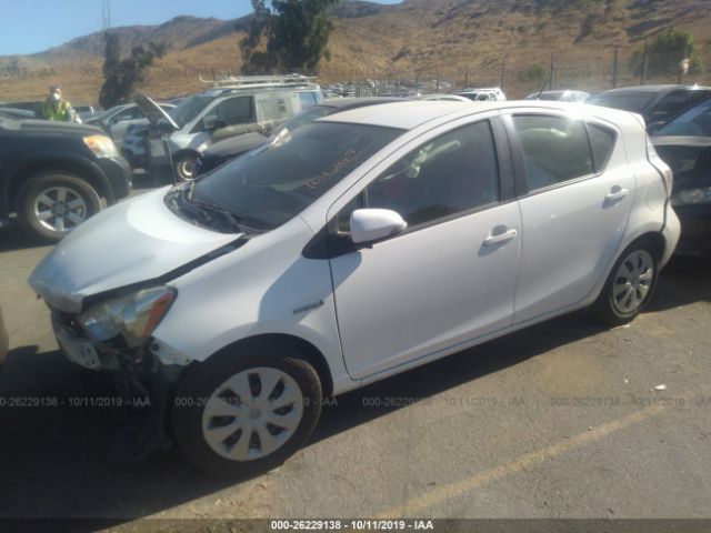 JTDKDTB31C1517425 - 2012 TOYOTA PRIUS C  White photo 2