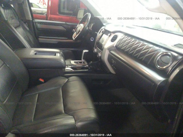 5TFAY5F13JX763925 - 2018 TOYOTA TUNDRA CREWMAX 1794/PLATINUM 黑色 照片 5