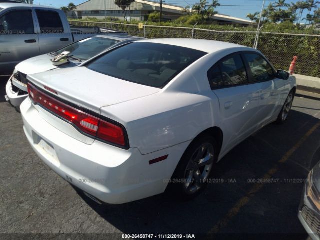 2B3CL3CG2BH590152 - 2011 DODGE CHARGER  White photo 4