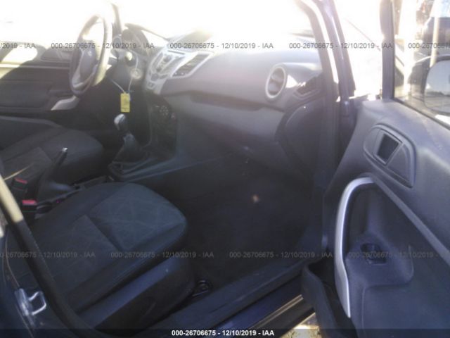 3FADP4BJ3DM177337 - 2013 FORD FIESTA SE Gray photo 5