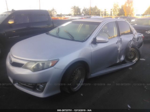 4T1BF1FKXCU086531 - 2012 TOYOTA CAMRY SE/LE/XLE Silver photo 2