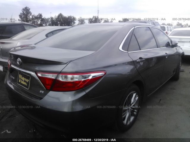 4T1BF1FK5HU321120 - 2017 TOYOTA CAMRY LE/XLE/SE/XSE Gray photo 4