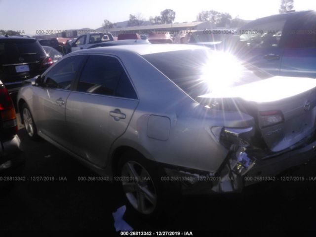 4T1BF1FK7EU821968 - 2014 TOYOTA CAMRY L/SE/LE/XLE 银色 照片 3