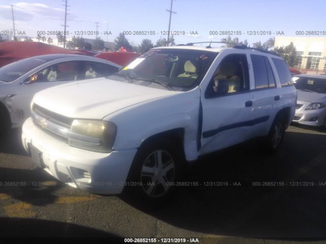 1GNDT13S652127933 - 2005 CHEVROLET TRAILBLAZER LS/LT White photo 2