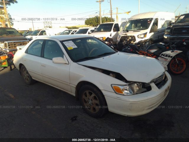 JT2BG28K3Y0436674 - 2000 TOYOTA CAMRY LE/XLE Weiß Foto 1