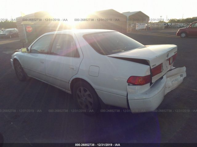 JT2BG28K3Y0436674 - 2000 TOYOTA CAMRY LE/XLE Weiß Foto 3