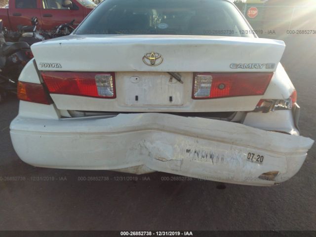 JT2BG28K3Y0436674 - 2000 TOYOTA CAMRY LE/XLE Weiß Foto 6