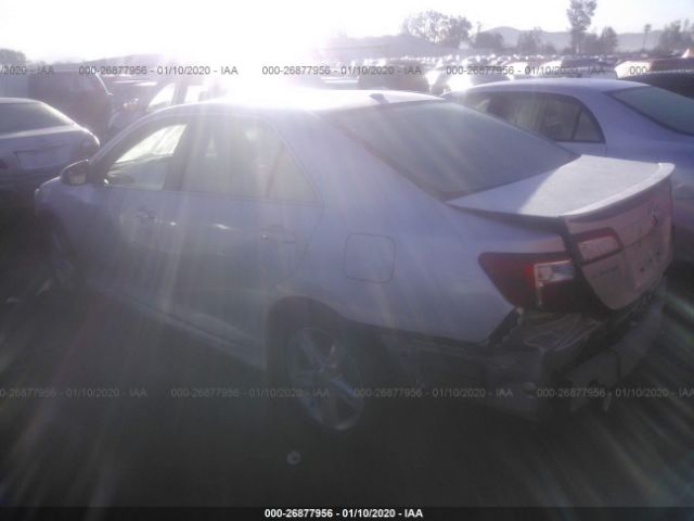 4T1BF1FKXEU389800 - 2014 TOYOTA CAMRY L/SE/LE/XLE 银色 照片 3