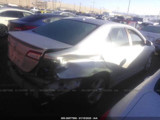 4T1BF1FKXEU389800 - 2014 TOYOTA CAMRY L/SE/LE/XLE 银色 照片 4