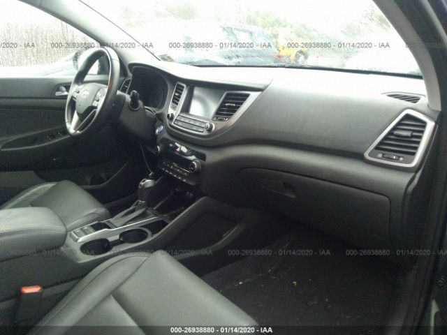 KM8J33A44HU429284 - 2017 HYUNDAI TUCSON LIMITED/SPORT AND ECO/SE Gray photo 5