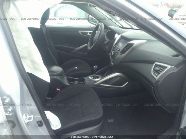 KMHTC6AD2HU304892 - 2017 HYUNDAI VELOSTER  Silver photo 5