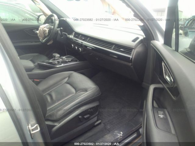 WA1LAAF77HD058691 - 2017 AUDI Q7 PREMIUM PLUS Silver photo 5