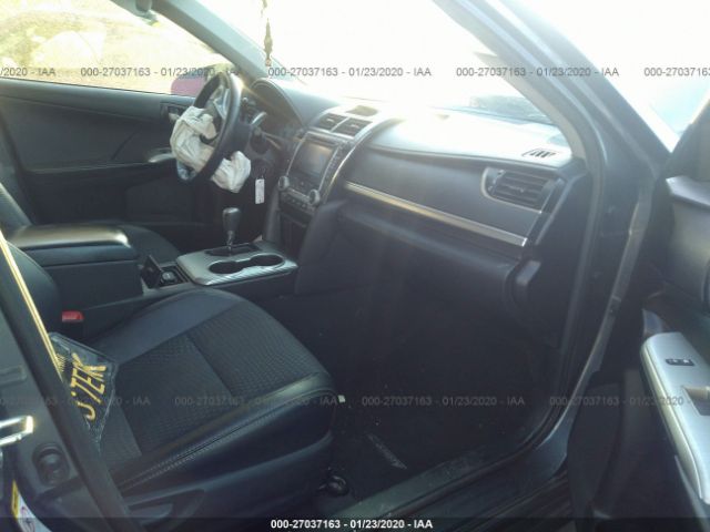 4T1BF1FK7EU439391 - 2014 TOYOTA CAMRY L/SE/LE/XLE 灰色 照片 5