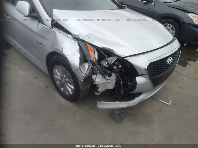 KMHE24L10HA048529 - 2017 HYUNDAI SONATA HYBRID/SE Silver photo 6