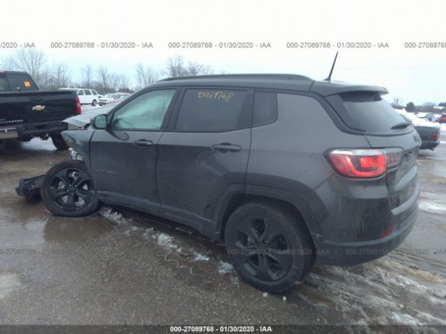 3C4NJCBB3JT300221 - 2018 JEEP COMPASS LATITUDE Gray photo 3