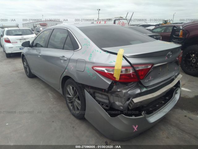 4T1BF1FK7HU659571 - 2017 TOYOTA CAMRY LE/XLE/SE/XSE Silver photo 3