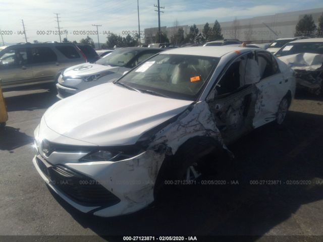 4T1B11HK0KU707396 - 2019 TOYOTA CAMRY L/LE/XLE/SE/XSE White photo 2