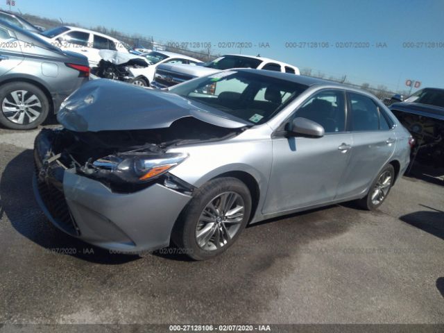 4T1BF1FK6HU361514 - 2017 TOYOTA CAMRY LE/XLE/SE/XSE Silver photo 2