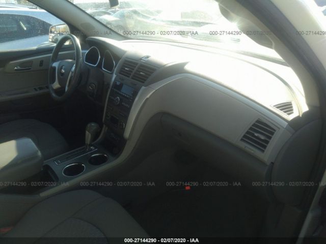 1GNLVGED6AJ244452 - 2010 CHEVROLET TRAVERSE LT White photo 5