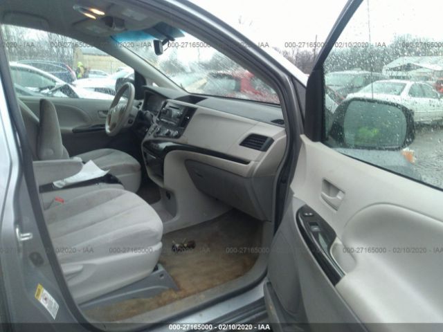 5TDKK3DC3CS198440 - 2012 TOYOTA SIENNA LE Silver photo 5