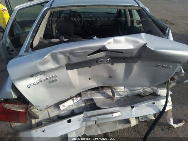 1FAFP34N56W248415 - 2006 FORD FOCUS ZX4 Silver photo 6