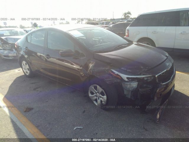 3KPFL4A70JE179279 - 2018 KIA FORTE LX/S Red photo 1