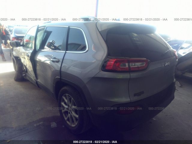 1C4PJLLX2JD524766 - 2018 JEEP CHEROKEE LATITUDE PLUS Silver photo 3