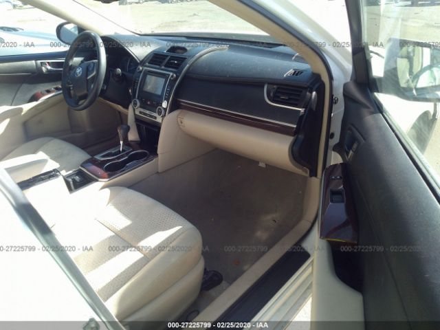 4T4BF1FK6ER371185 - 2014 TOYOTA CAMRY L/SE/LE/XLE 白色 照片 5