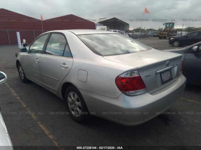 JTDBF32KX50158487 - 2005 TOYOTA CAMRY LE/XLE/SE Silver photo 3