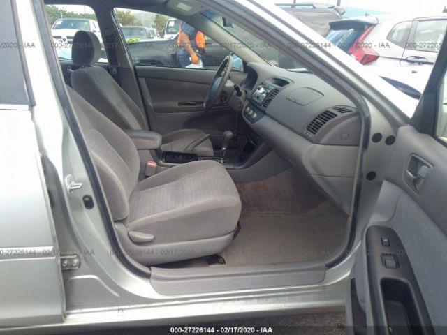 JTDBF32KX50158487 - 2005 TOYOTA CAMRY LE/XLE/SE Silver photo 5