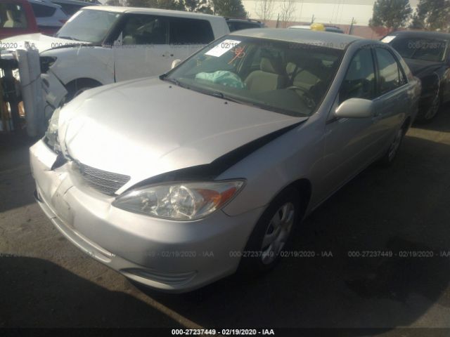 4T1BE32K12U070172 - 2002 TOYOTA CAMRY LE/XLE/SE Silver photo 2