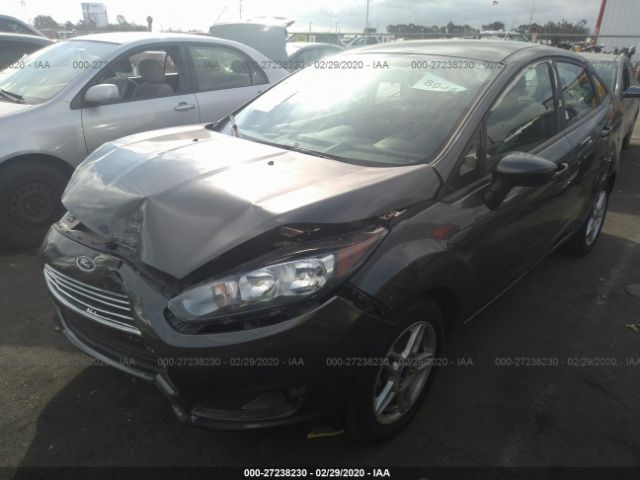 3FADP4BJ1HM113397 - 2017 FORD FIESTA SE Gray photo 2